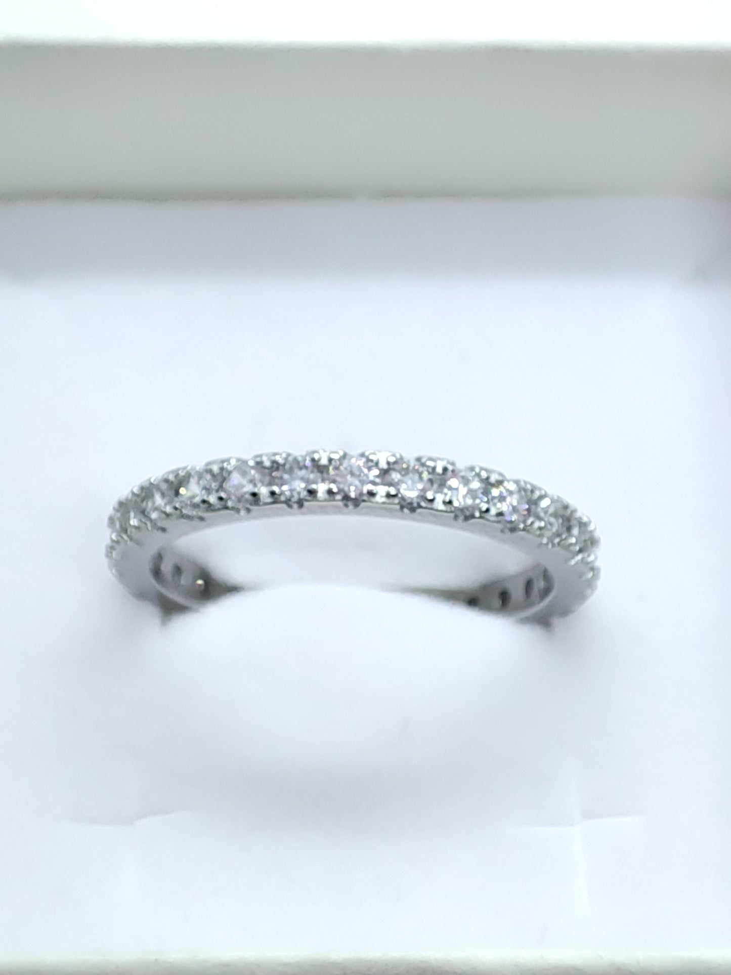 Anello veretta zirconi bianchi