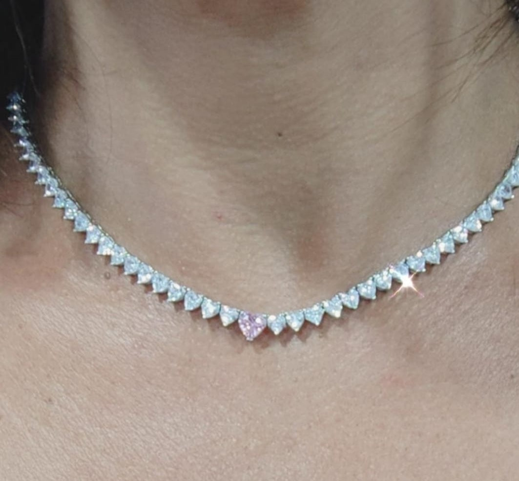 Collana donna tennis cuori bianchi centrale rosa